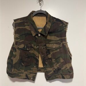 SHEIN Camouflage Sleeveless Top